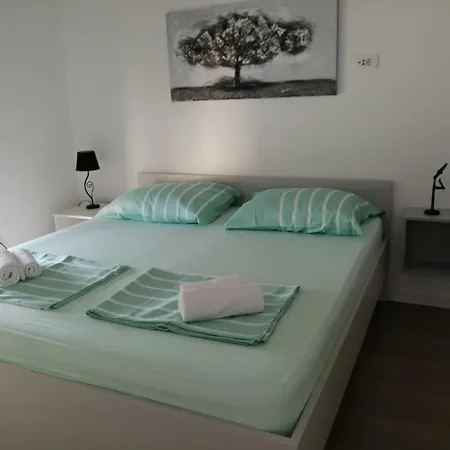 Fuer 5 Personen Ca- 68 M² In Silo- Adriakueste Kroatien - Kroatische Inseln By Interhome *